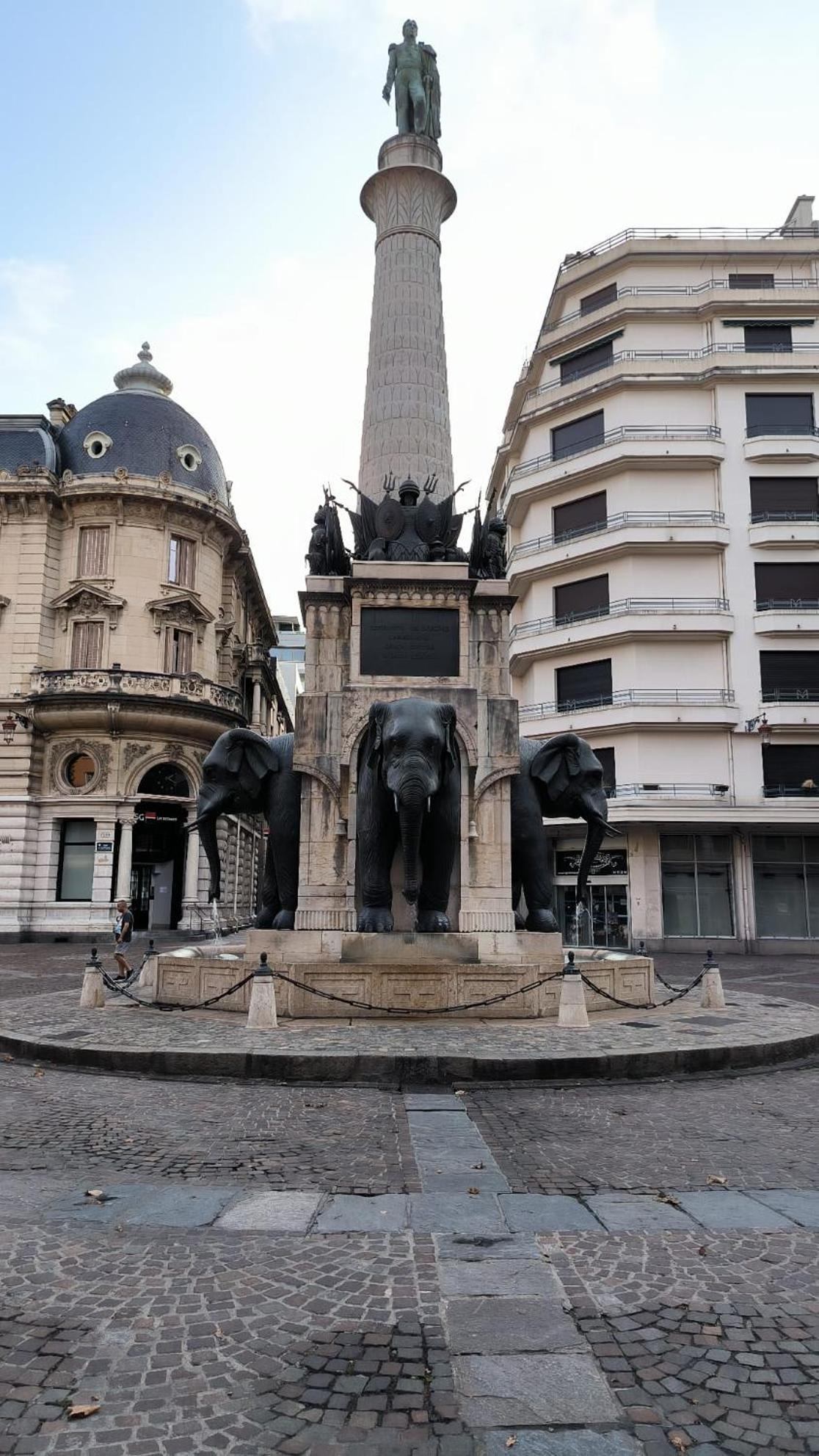 L'Ecrin De Chambery, Coeur De Centre Ville, Calme Et Espace Exterior photo